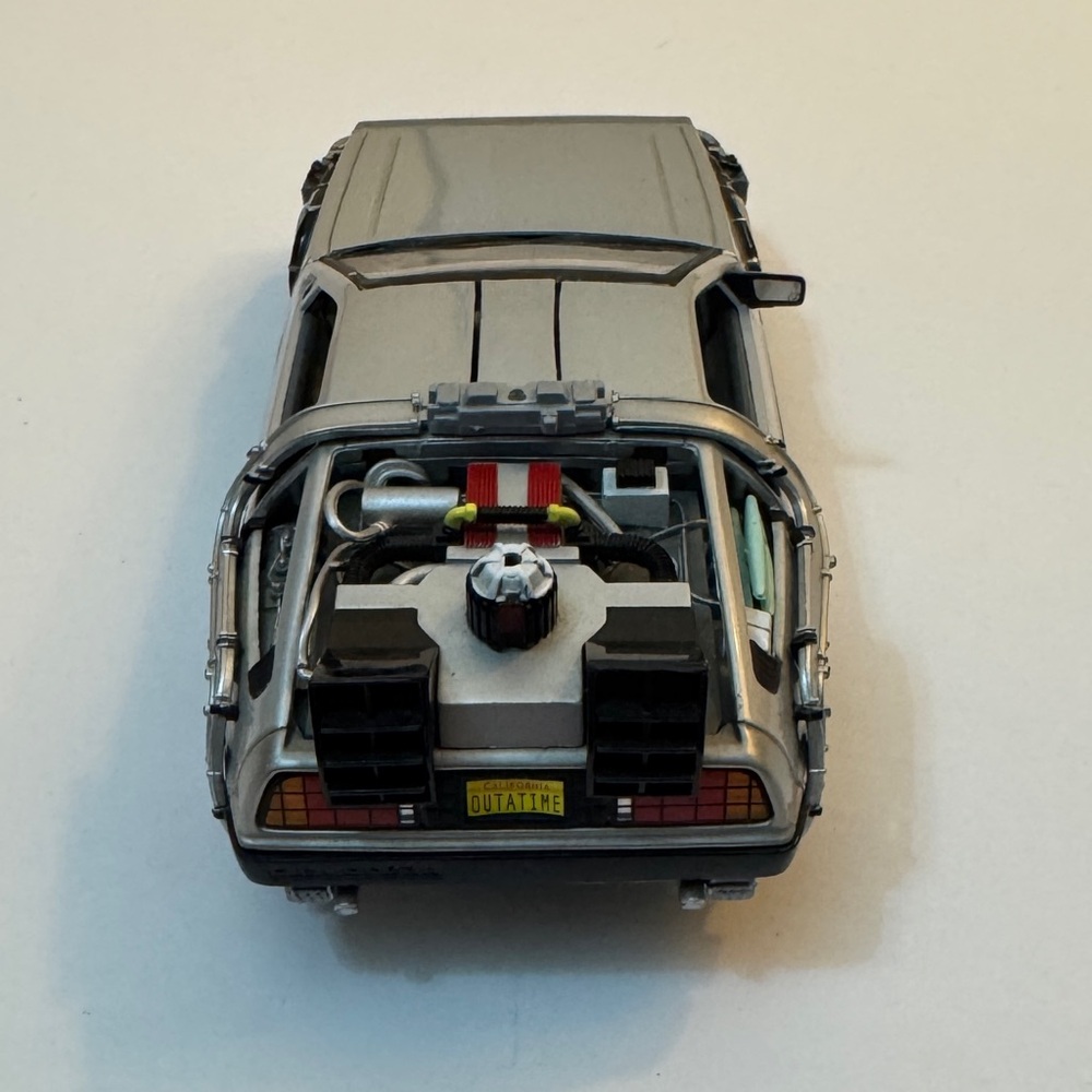 WELLY No.2441 Back to the Future 2 DeLorean Uniersal Studios U-Drie 1/24 - Picture 4 of 12